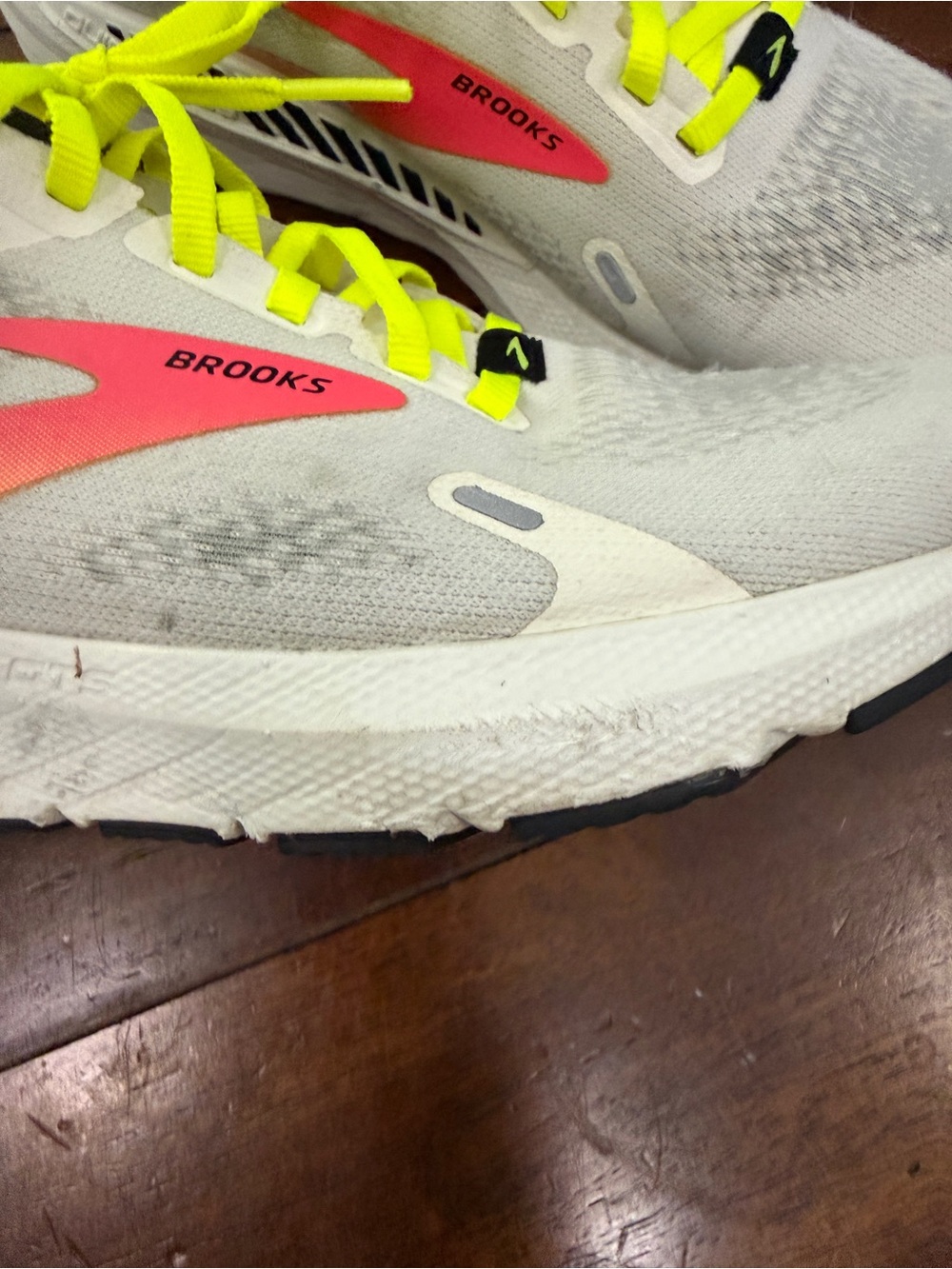 Brooks Women’s Launch GTS 9 Neon Colorway - Picture 5 of 8